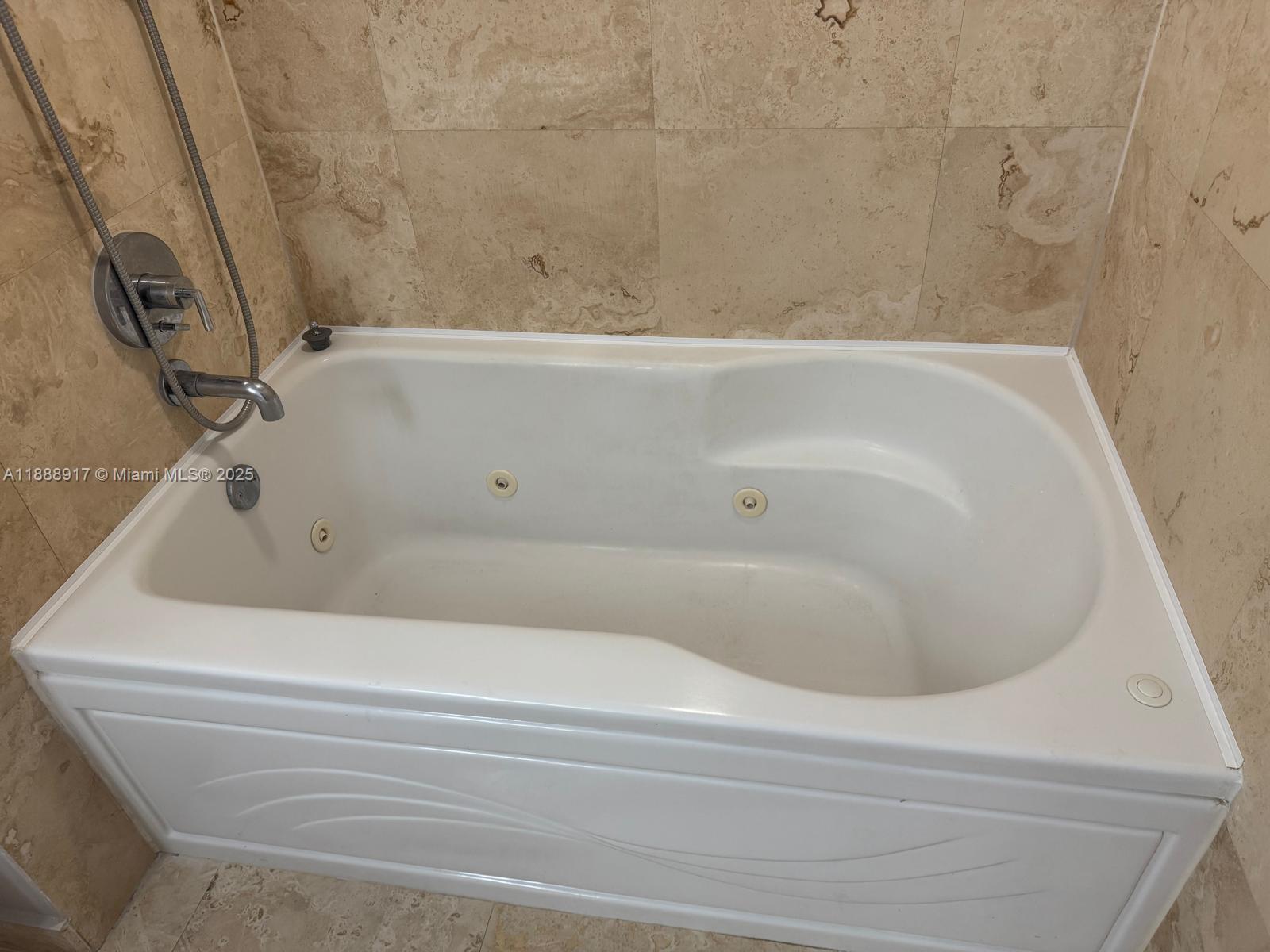 41 SE 5th St #501, Miami FL 33131
