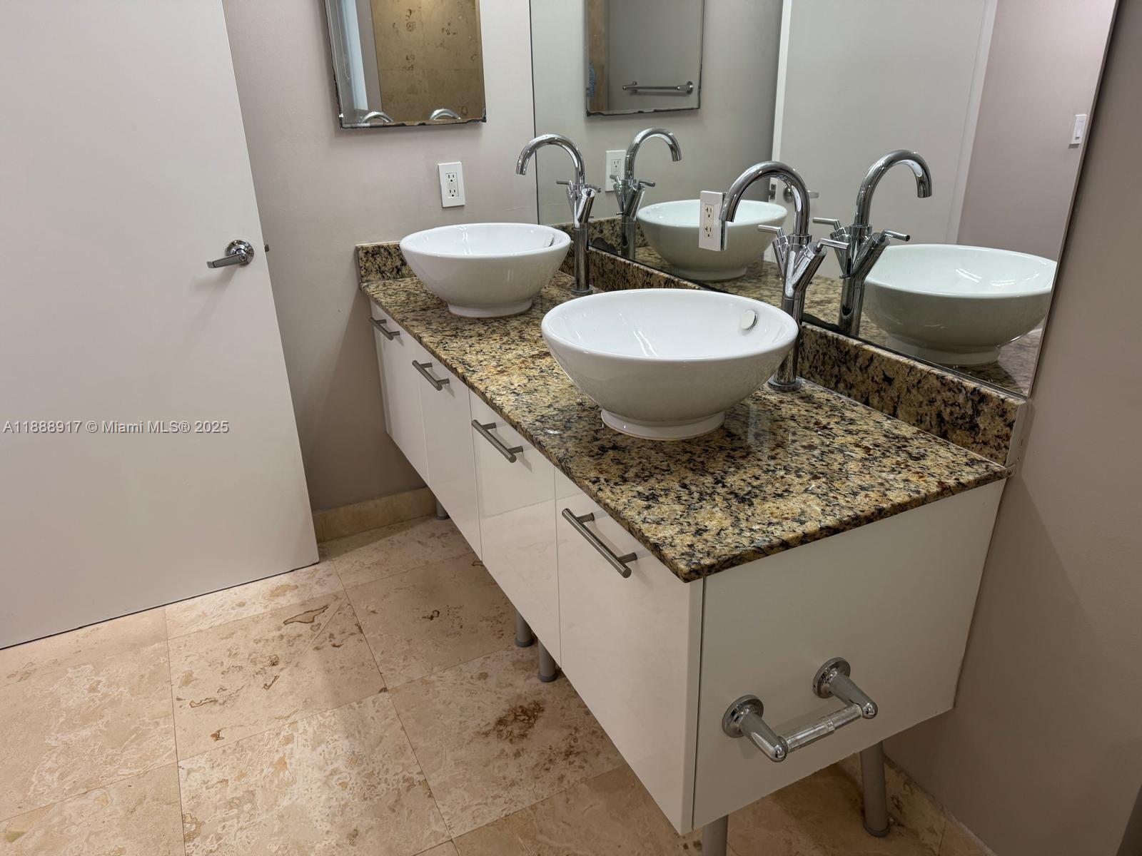 41 SE 5th St #501, Miami FL 33131