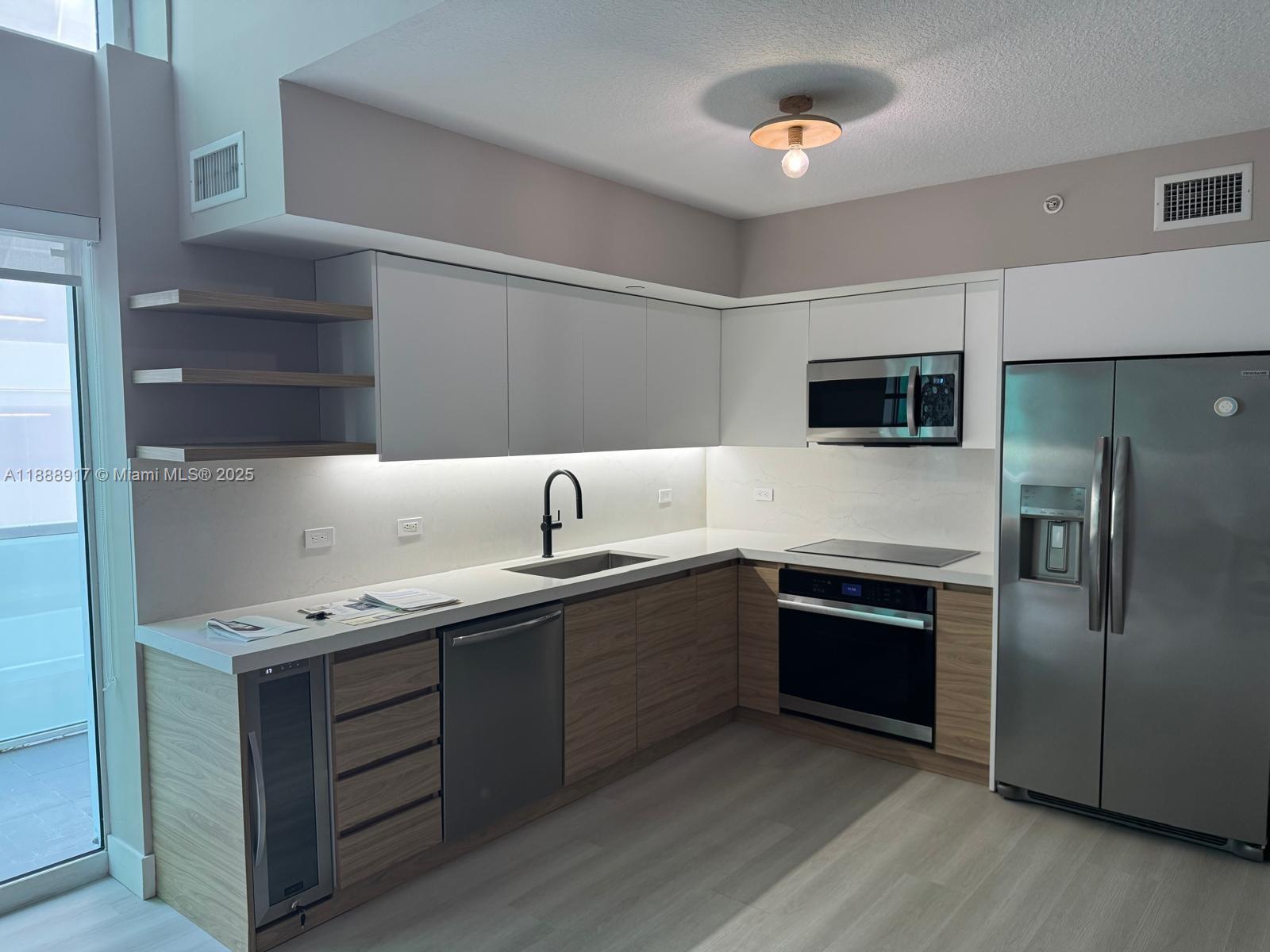 41 SE 5th St #501, Miami FL 33131