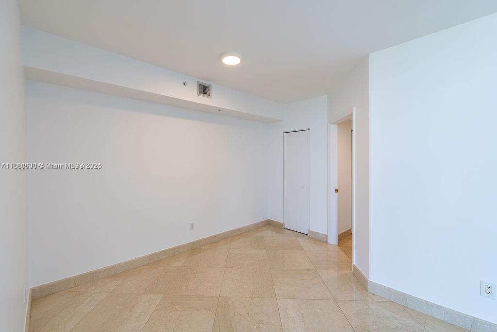 4779 Collins Ave #2206, Miami Beach FL 33140