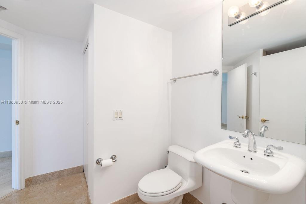 4779 Collins Ave #2206, Miami Beach FL 33140