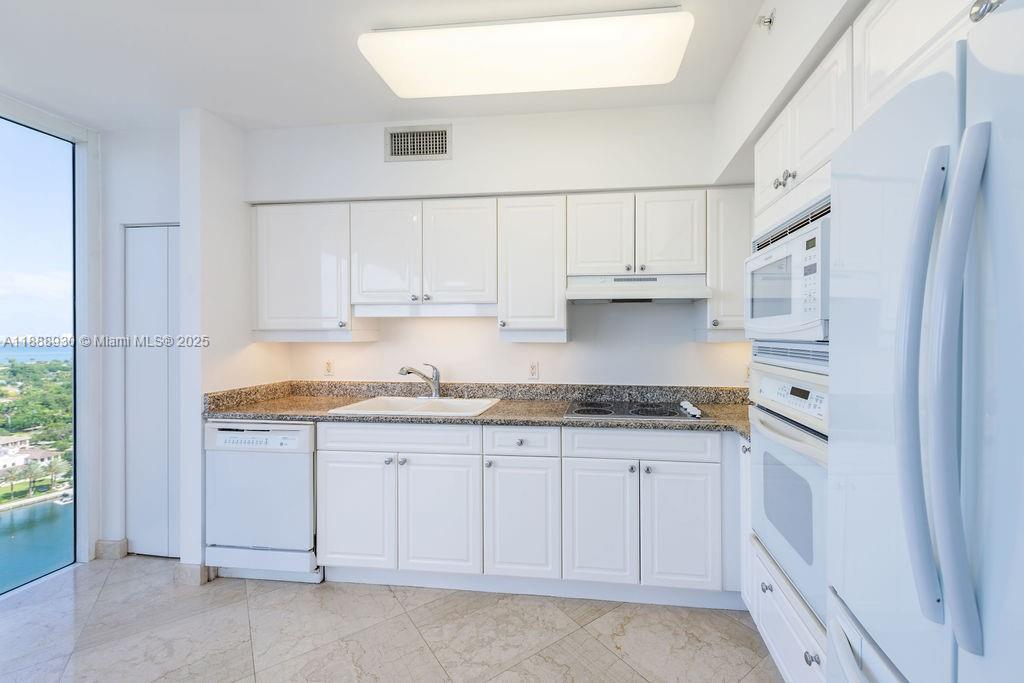 4779 Collins Ave #2206, Miami Beach FL 33140