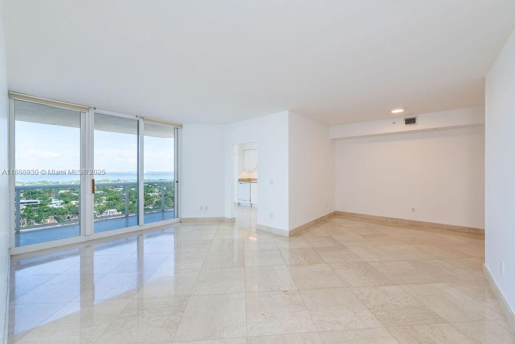4779 Collins Ave #2206, Miami Beach FL 33140