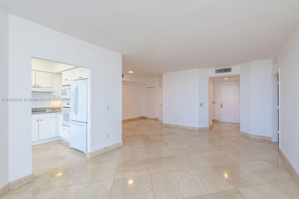 4779 Collins Ave #2206, Miami Beach FL 33140