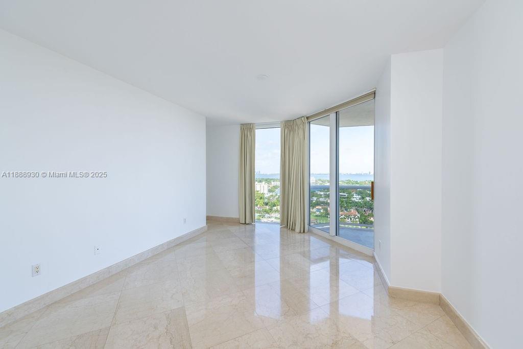 4779 Collins Ave #2206, Miami Beach FL 33140