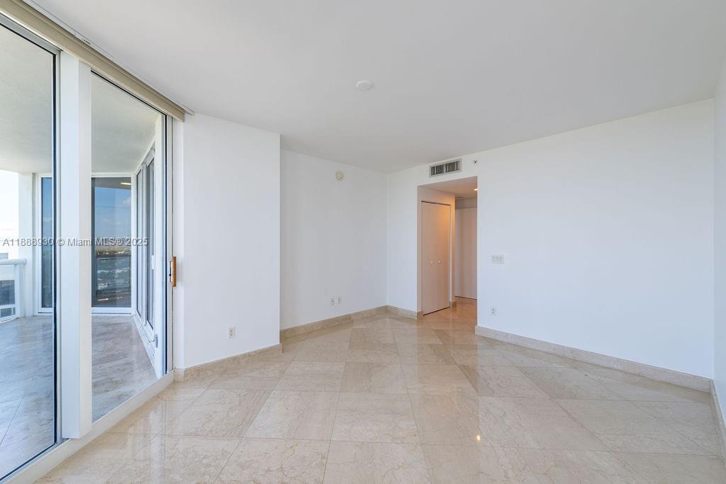 4779 Collins Ave #2206, Miami Beach FL 33140