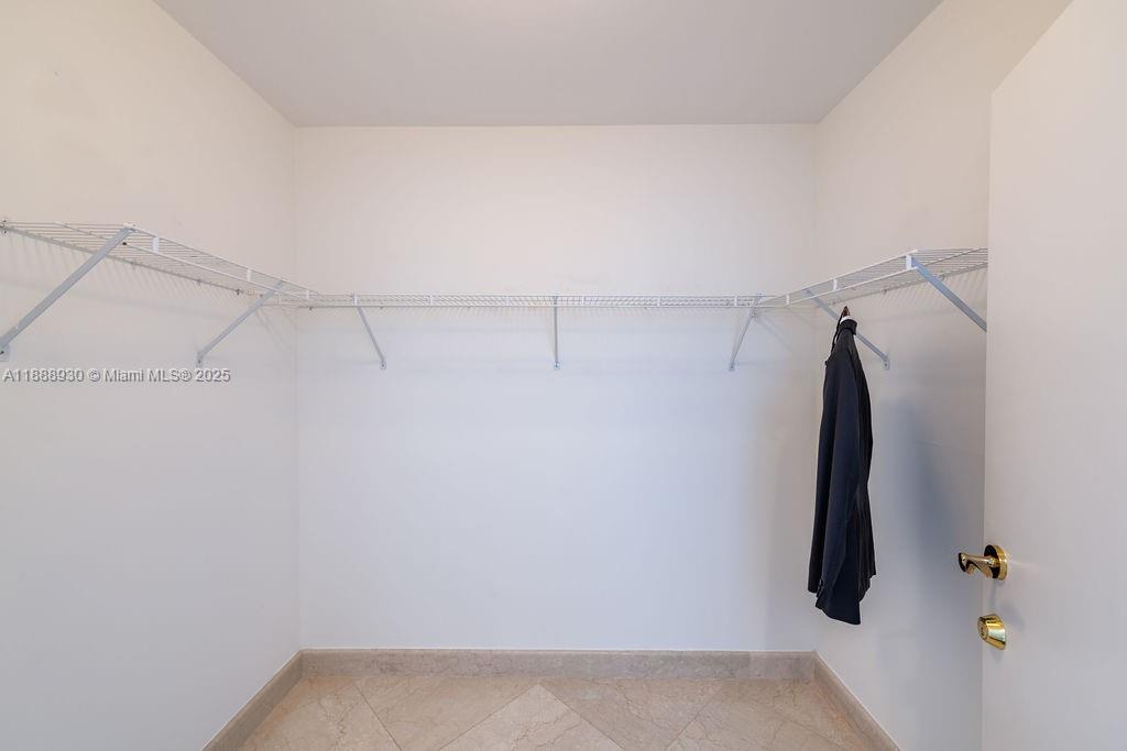 4779 Collins Ave #2206, Miami Beach FL 33140