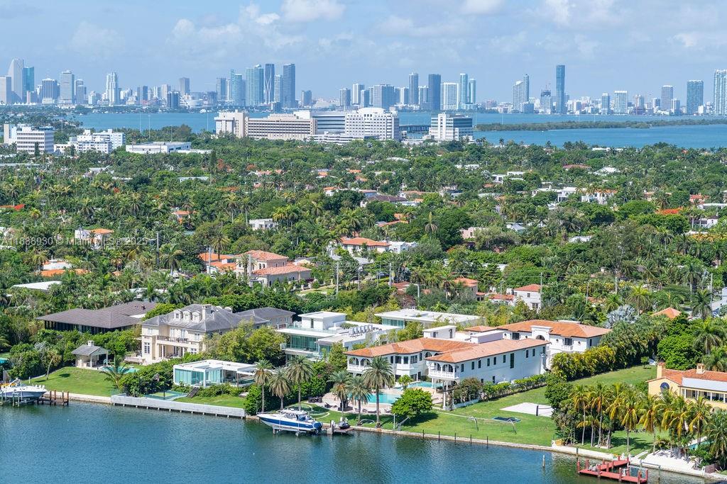 4779 Collins Ave #2206, Miami Beach FL 33140