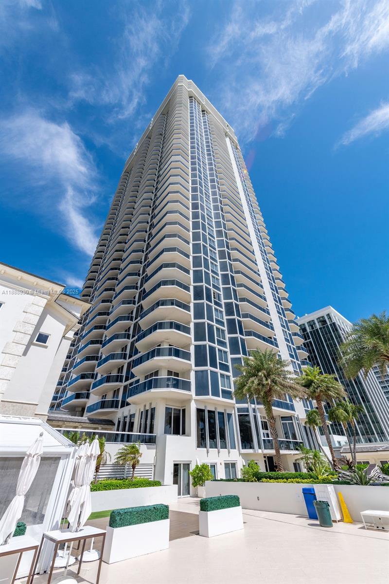 4779 Collins Ave #2206, Miami Beach FL 33140
