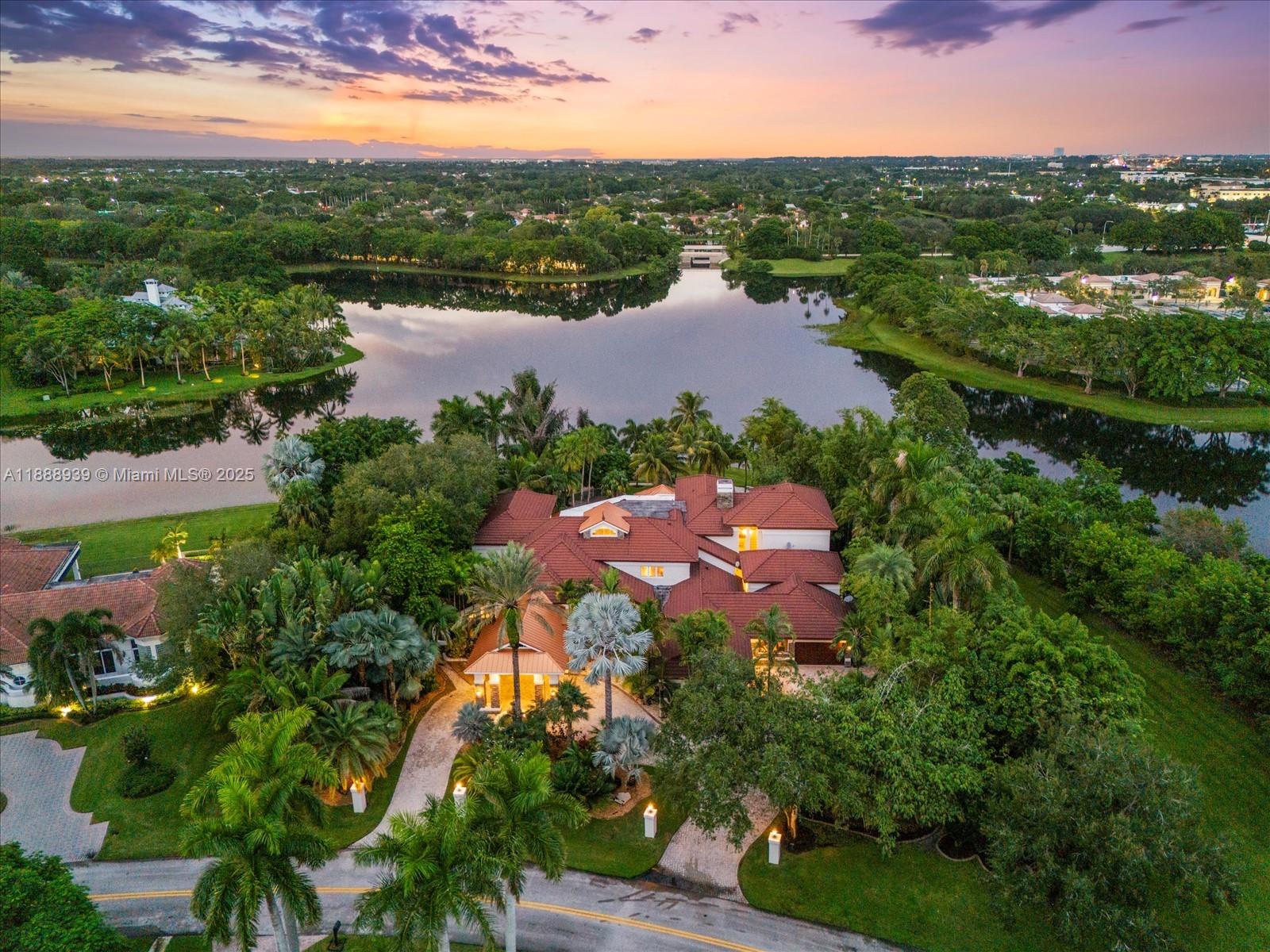 2941 Paddock Ln, Weston FL 33331