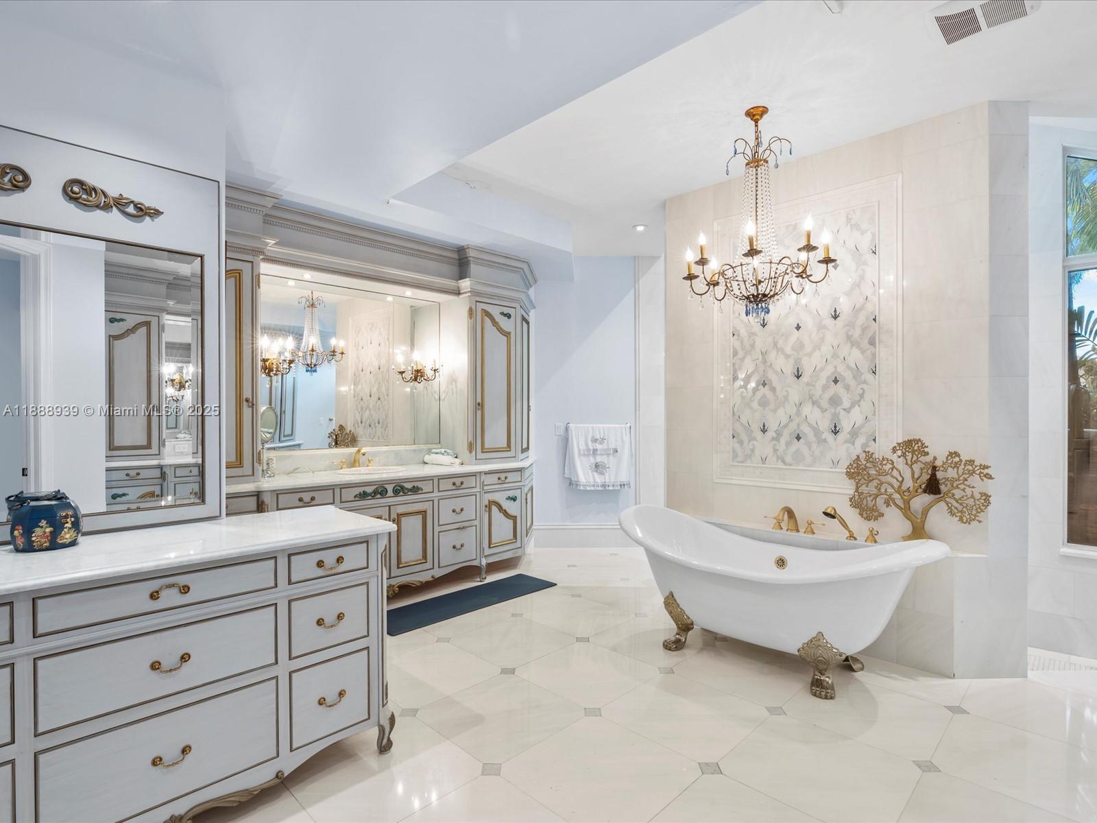 2941 Paddock Ln, Weston FL 33331