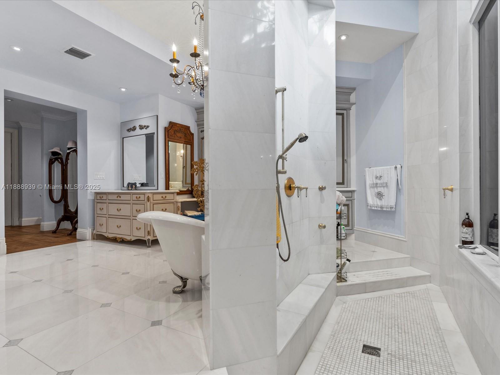 2941 Paddock Ln, Weston FL 33331