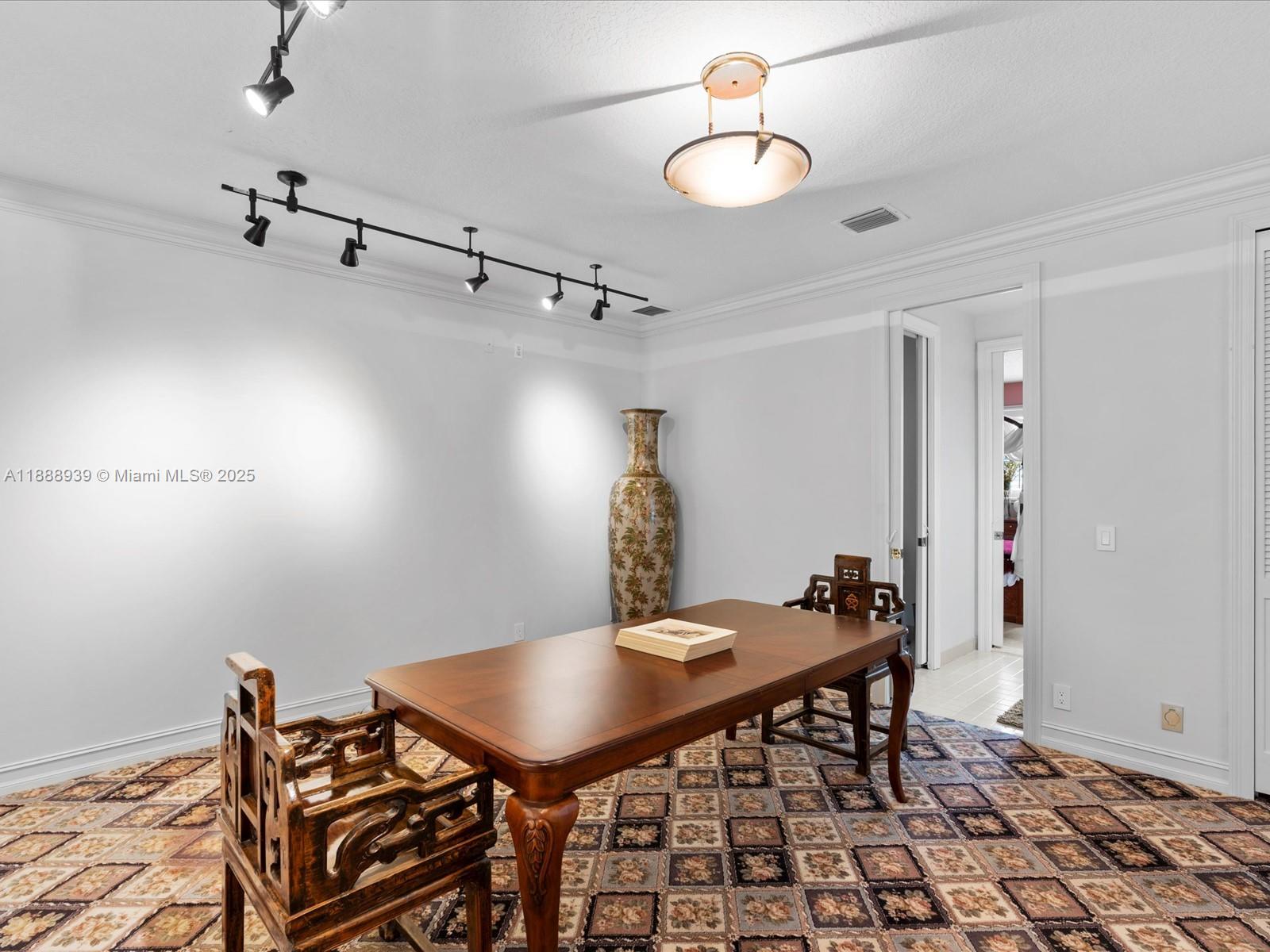 2941 Paddock Ln, Weston FL 33331