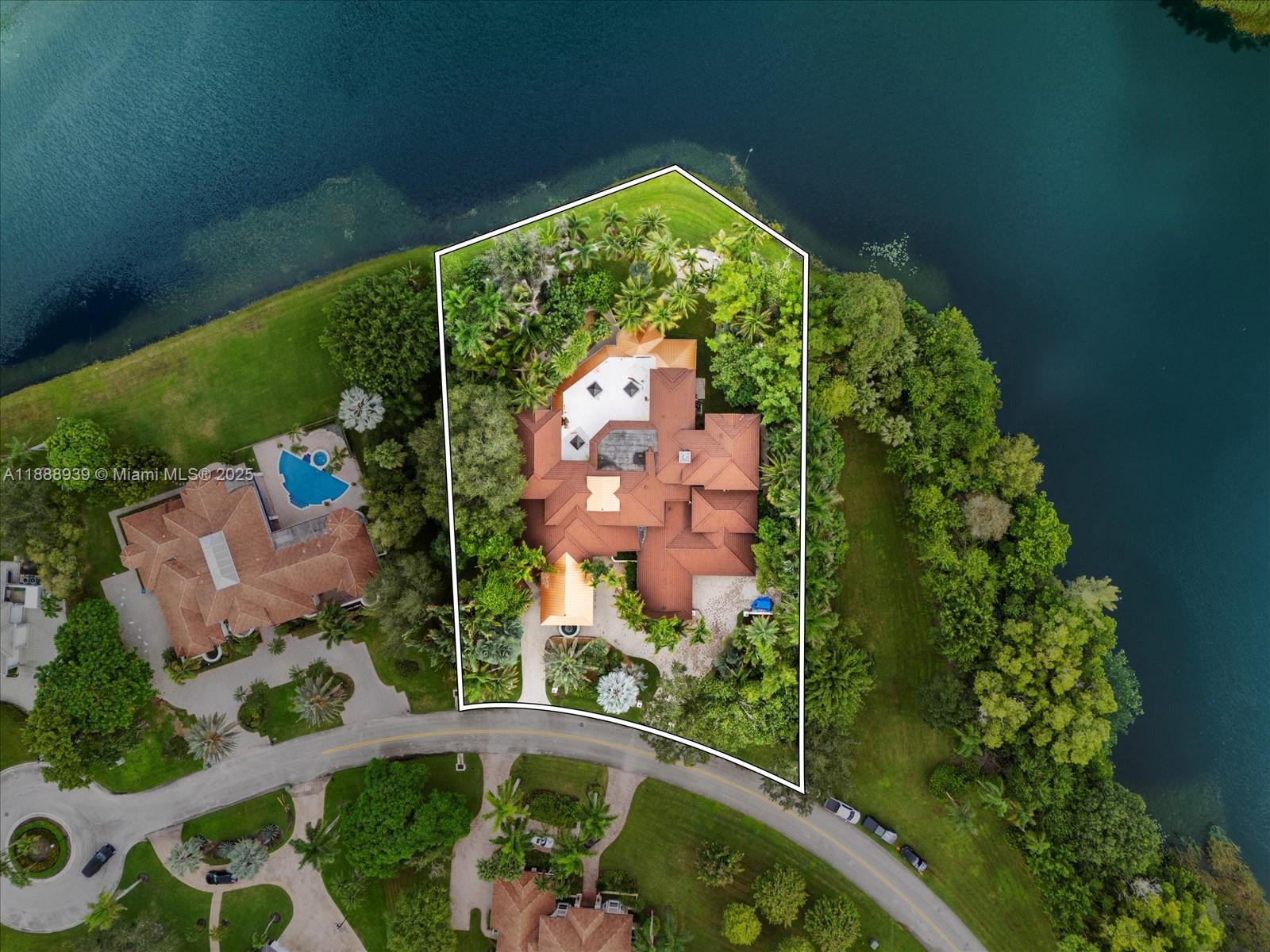 2941 Paddock Ln, Weston FL 33331