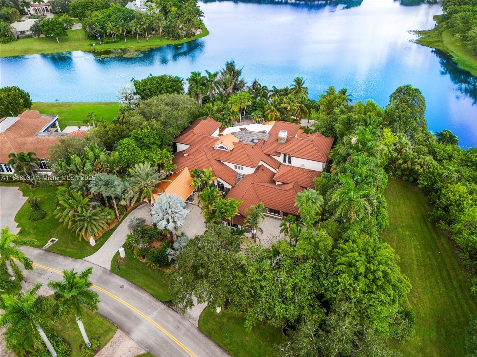 2941 Paddock Ln, Weston FL 33331