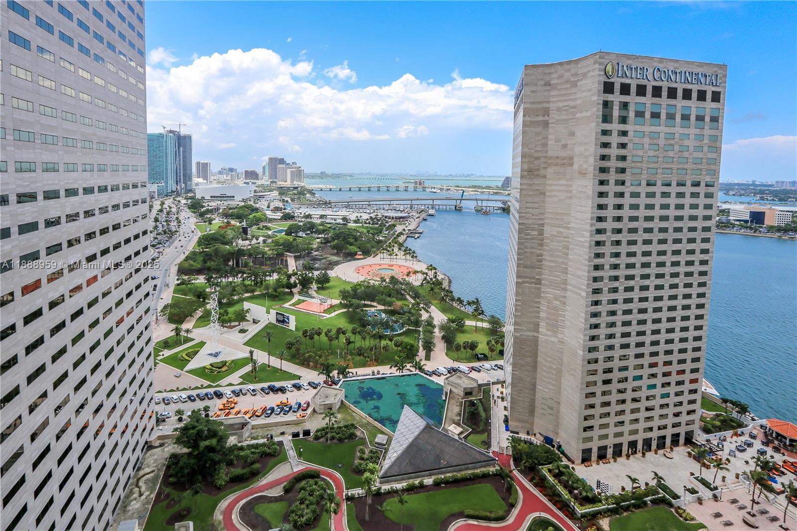 325 S Biscayne Blvd #2820, Miami FL 33131