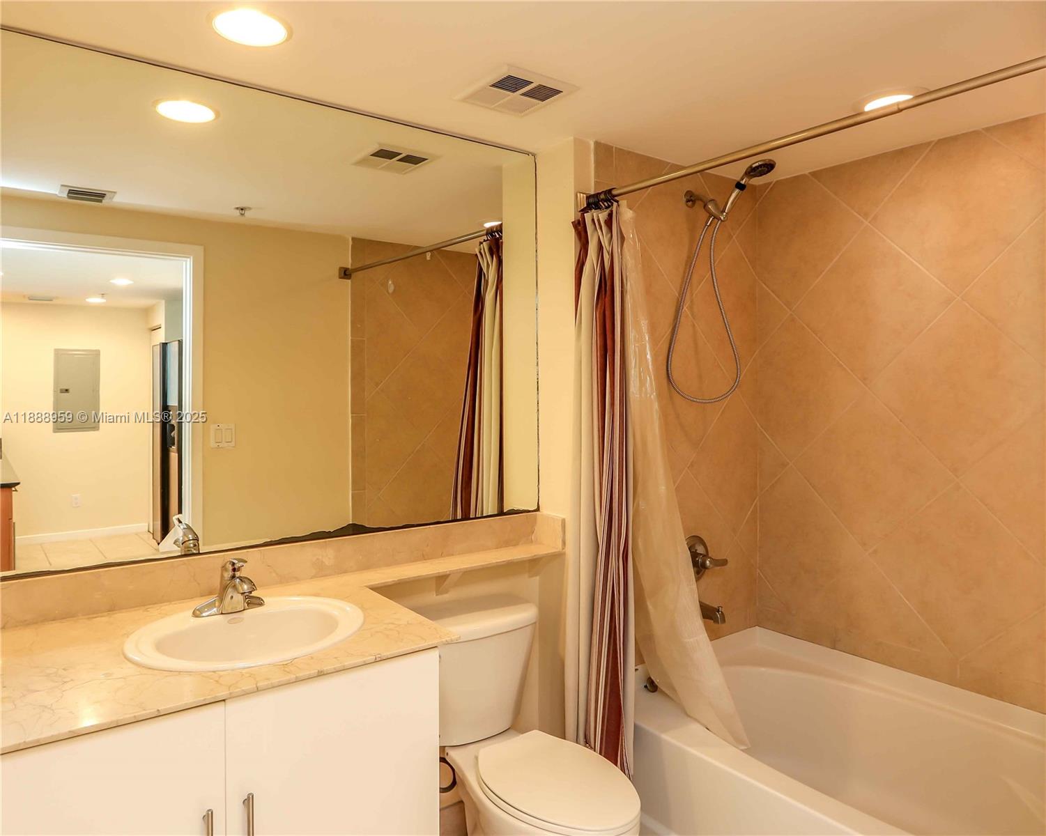 325 S Biscayne Blvd #2820, Miami FL 33131