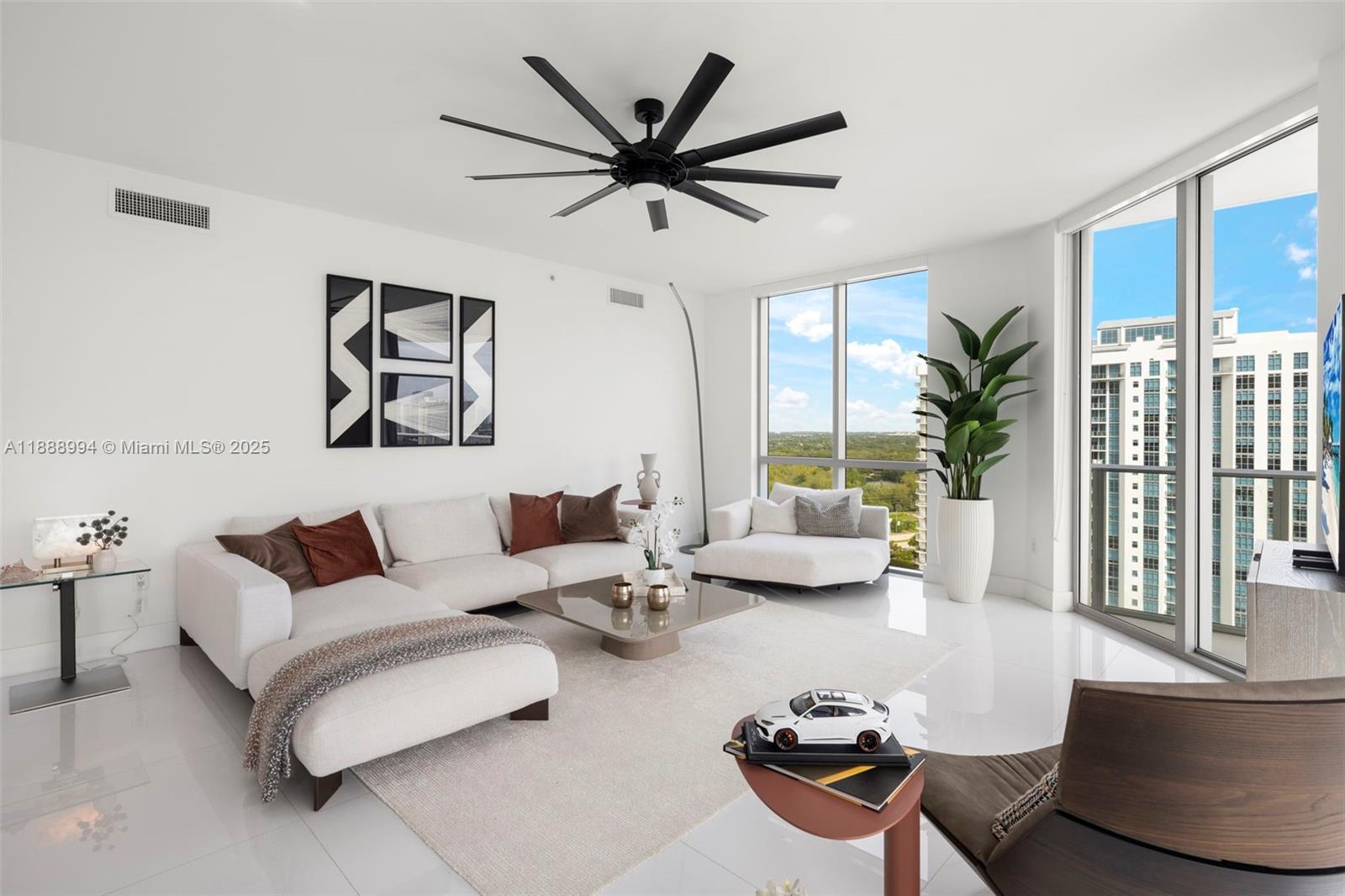 17111 Biscayne Blvd #2109, North Miami Beach FL 33160