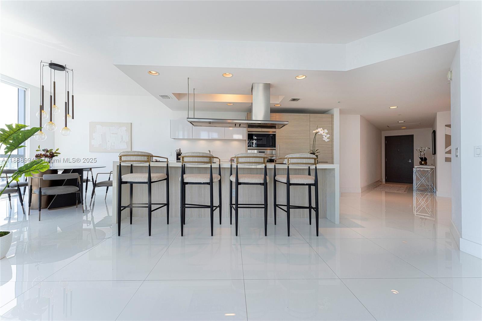 17111 Biscayne Blvd #2109, North Miami Beach FL 33160