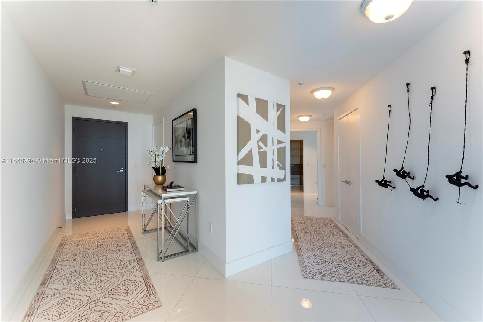 17111 Biscayne Blvd #2109, North Miami Beach FL 33160