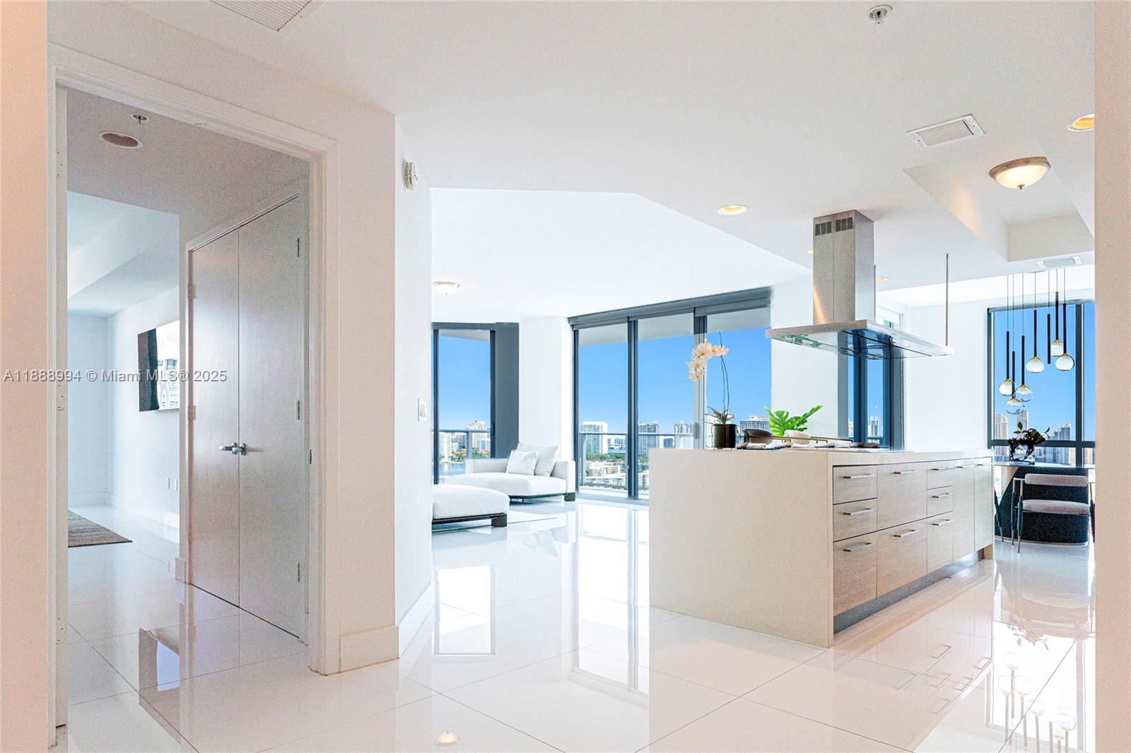 17111 Biscayne Blvd #2109, North Miami Beach FL 33160