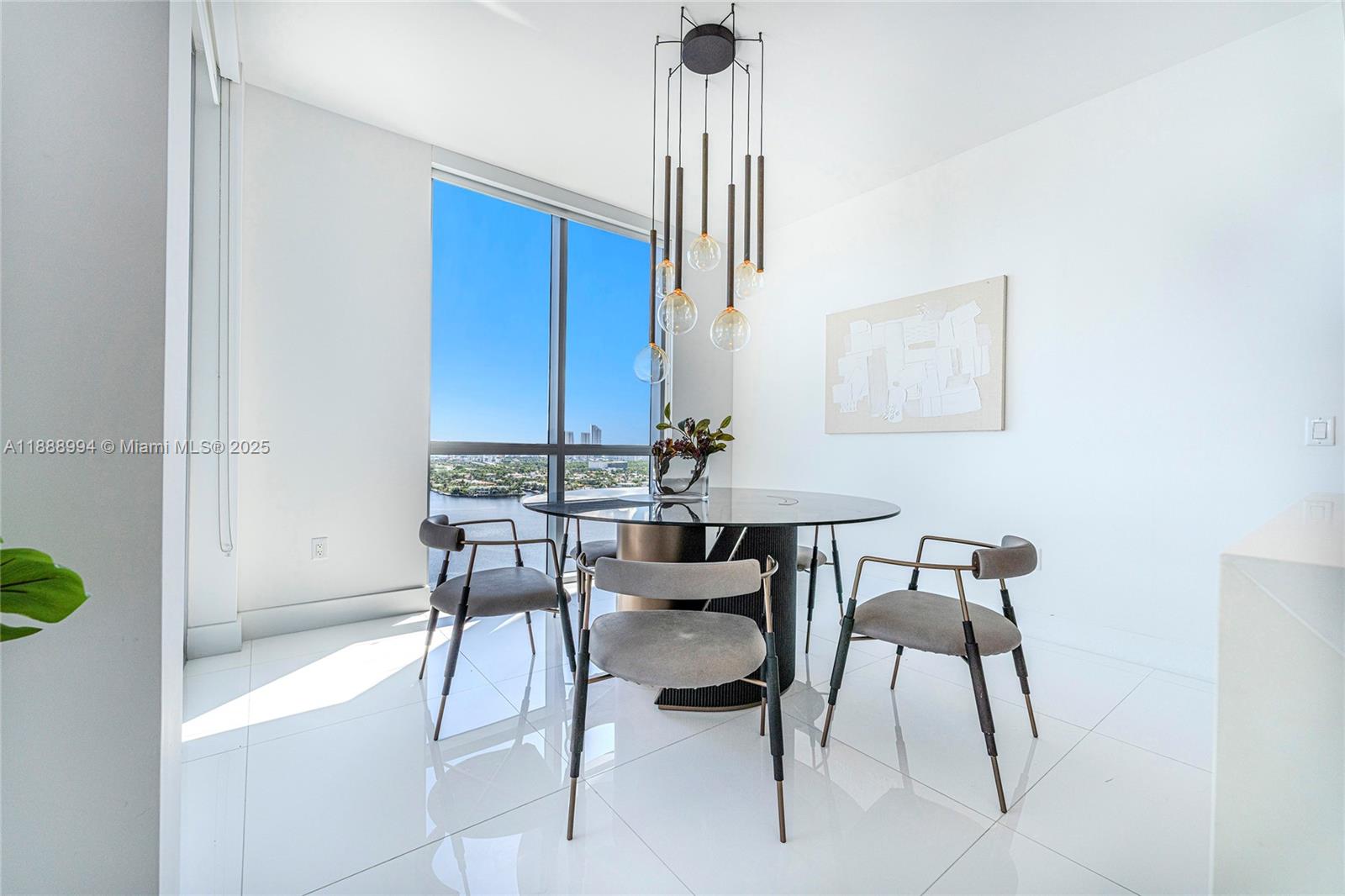 17111 Biscayne Blvd #2109, North Miami Beach FL 33160