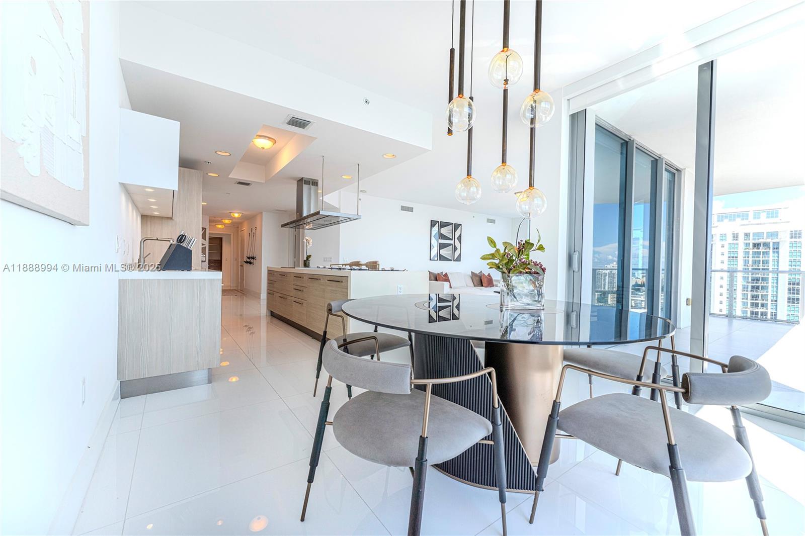 17111 Biscayne Blvd #2109, North Miami Beach FL 33160