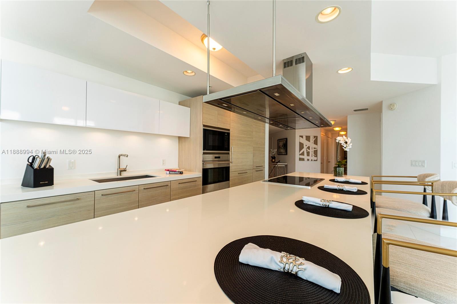17111 Biscayne Blvd #2109, North Miami Beach FL 33160