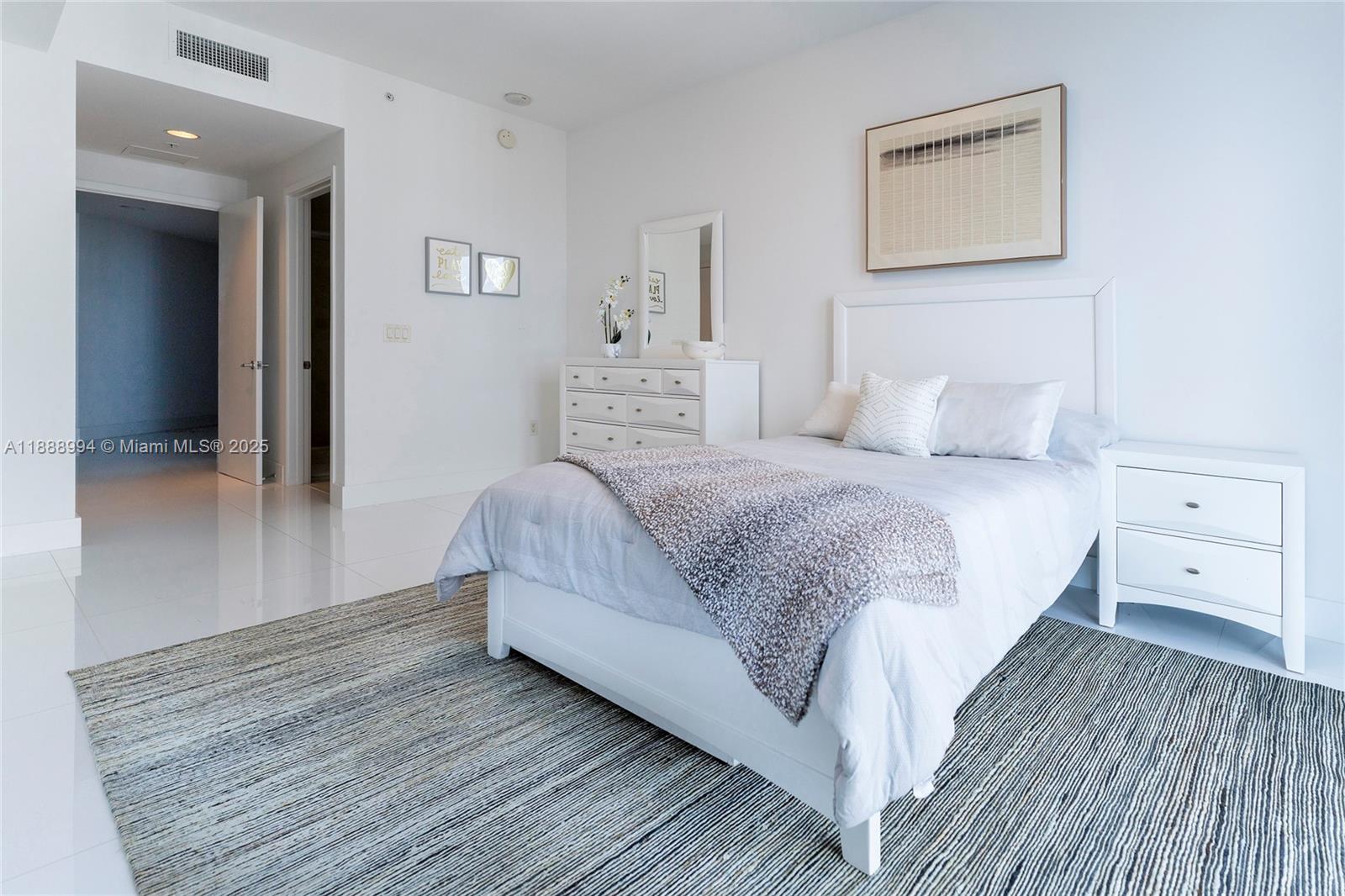 17111 Biscayne Blvd #2109, North Miami Beach FL 33160