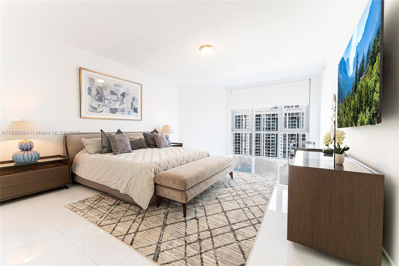 17111 Biscayne Blvd #2109, North Miami Beach FL 33160