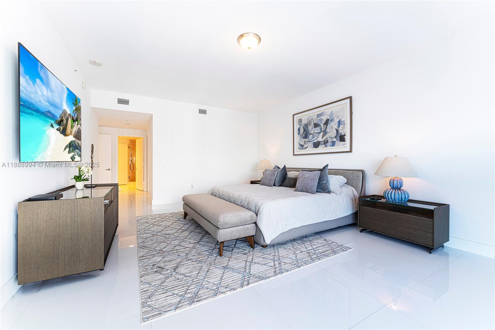 17111 Biscayne Blvd #2109, North Miami Beach FL 33160