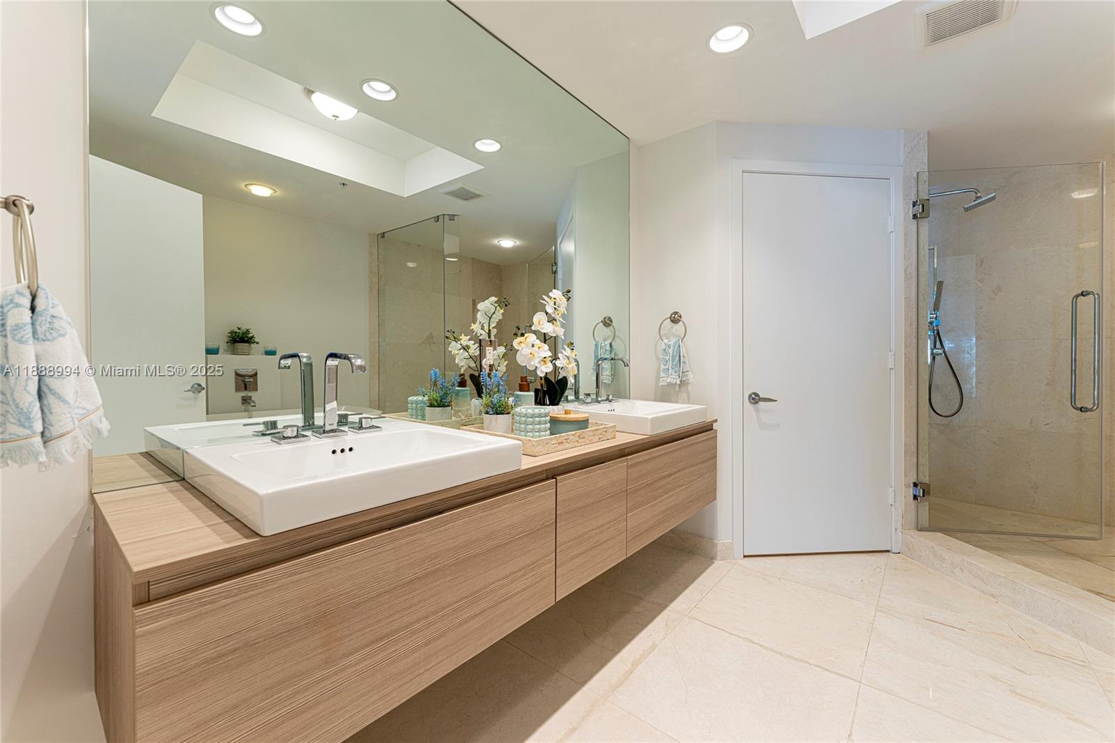 17111 Biscayne Blvd #2109, North Miami Beach FL 33160