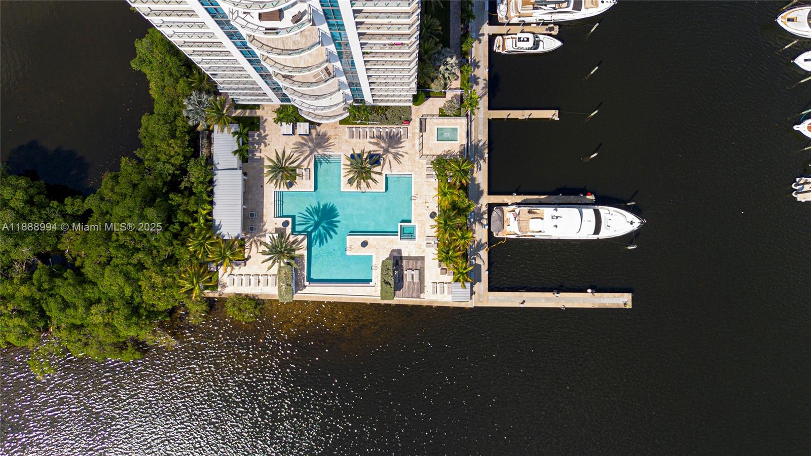 17111 Biscayne Blvd #2109, North Miami Beach FL 33160