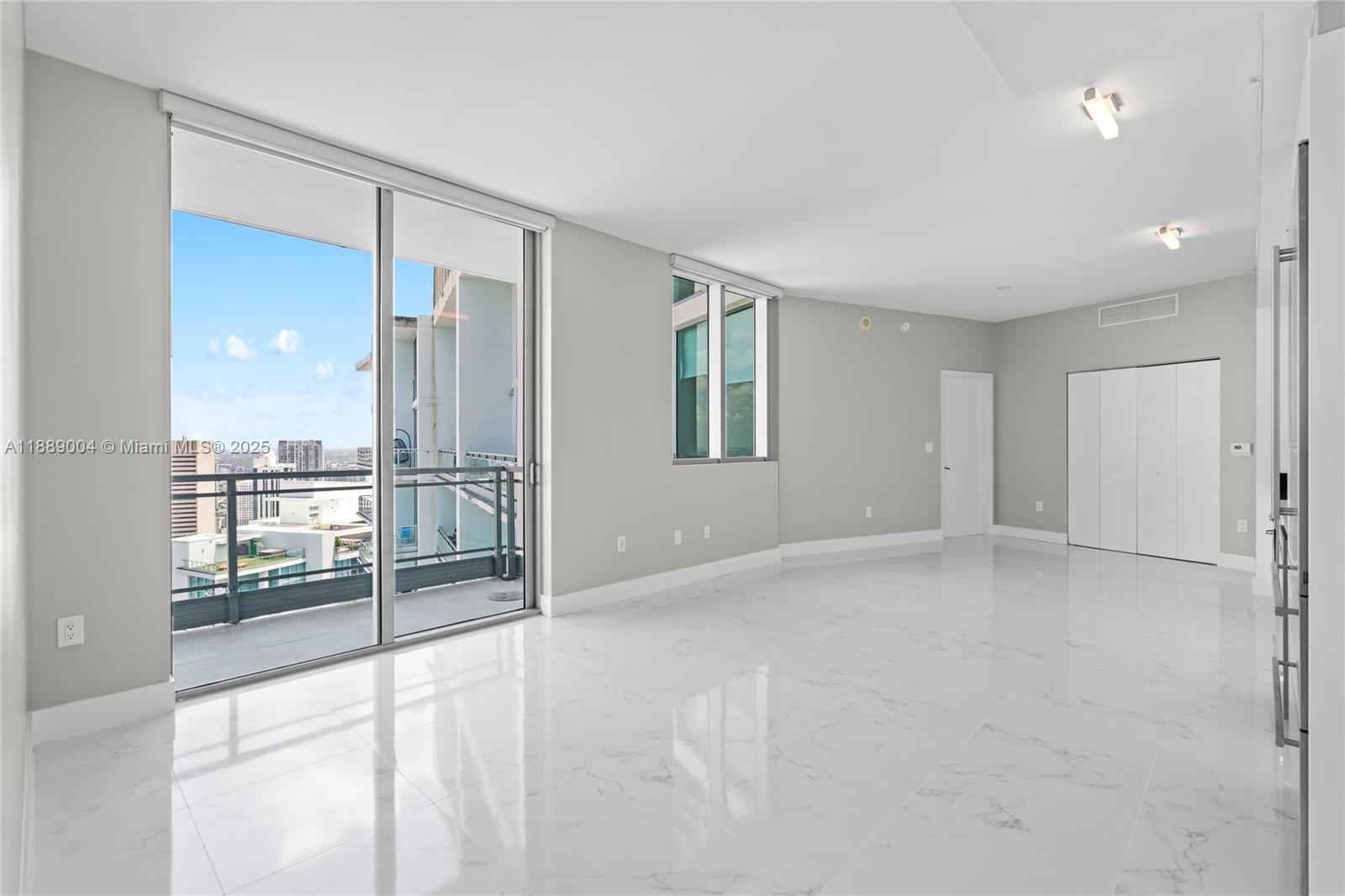 92 SW 3rd St #5206, Miami FL 33130
