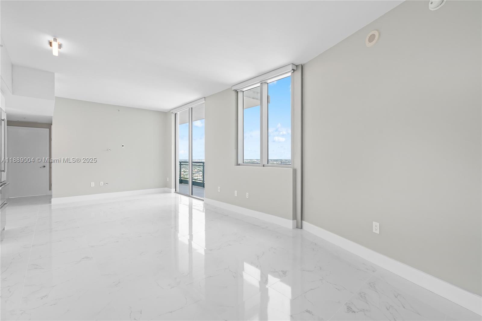 92 SW 3rd St #5206, Miami FL 33130