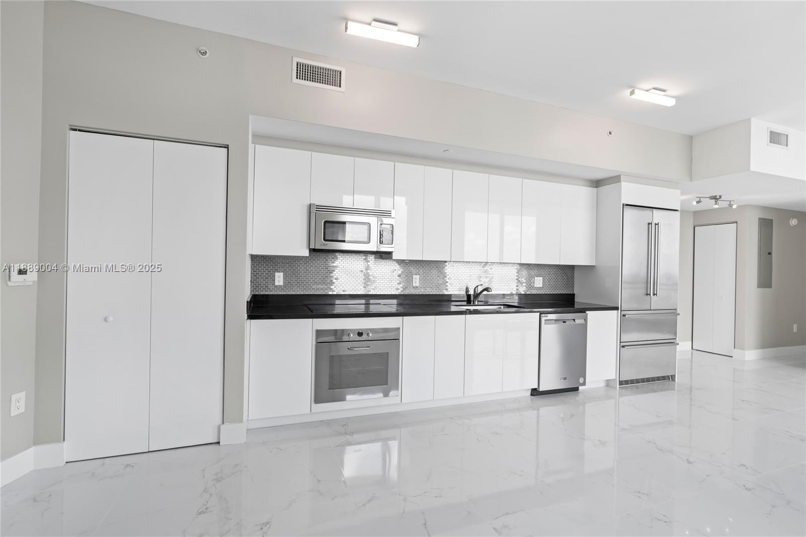92 SW 3rd St #5206, Miami FL 33130