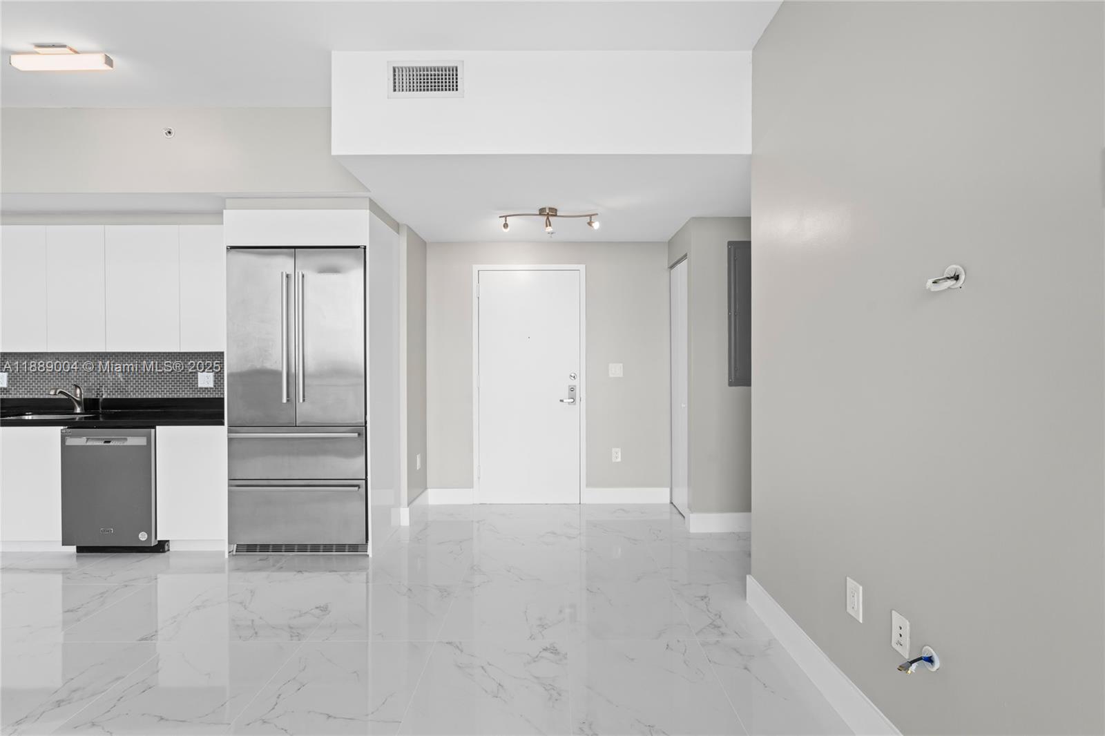 92 SW 3rd St #5206, Miami FL 33130