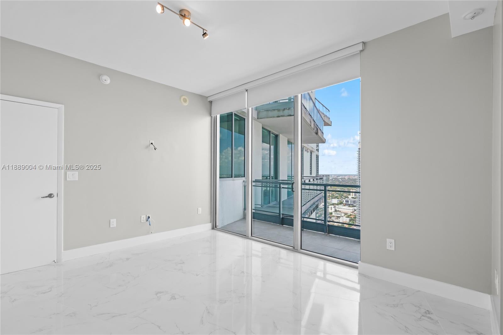 92 SW 3rd St #5206, Miami FL 33130