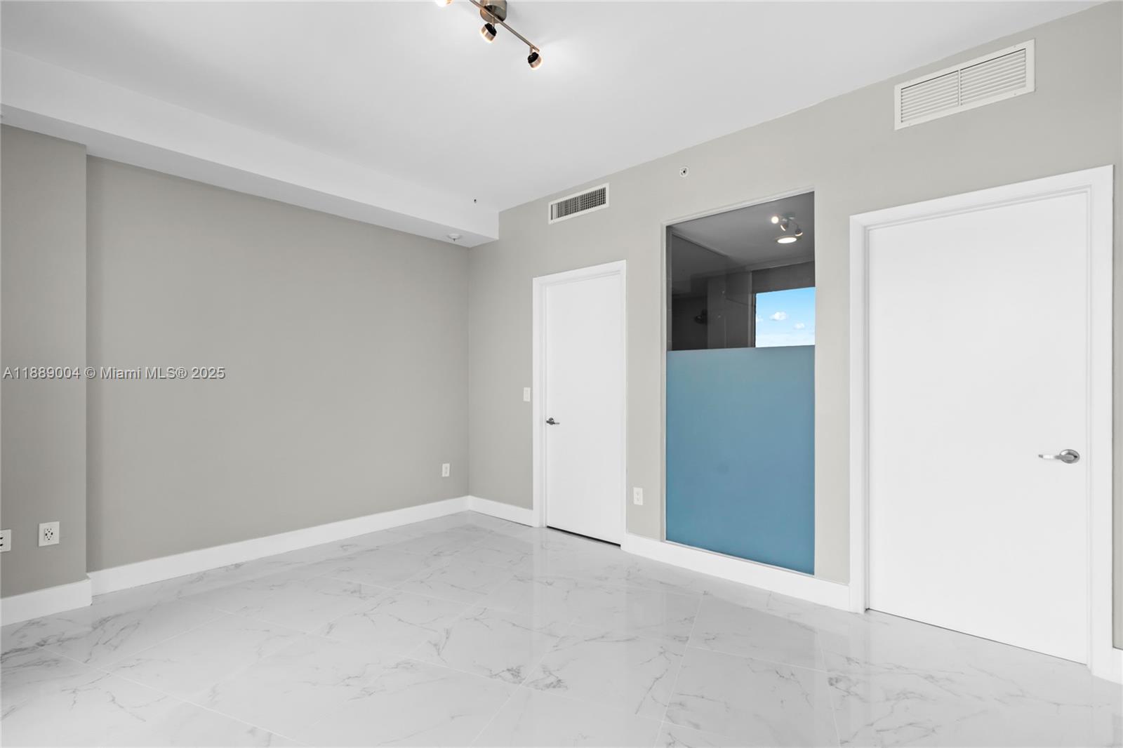 92 SW 3rd St #5206, Miami FL 33130