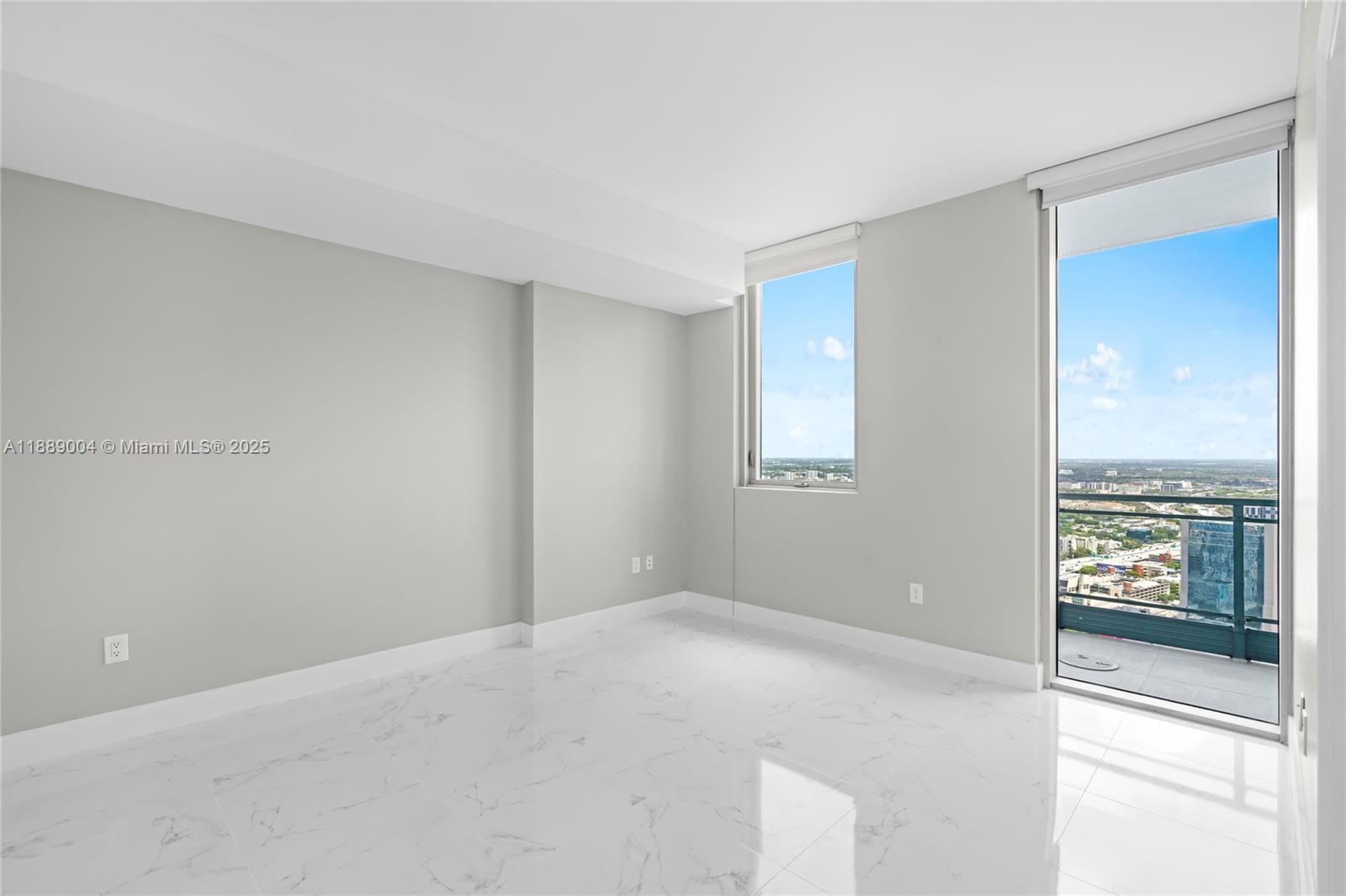 92 SW 3rd St #5206, Miami FL 33130