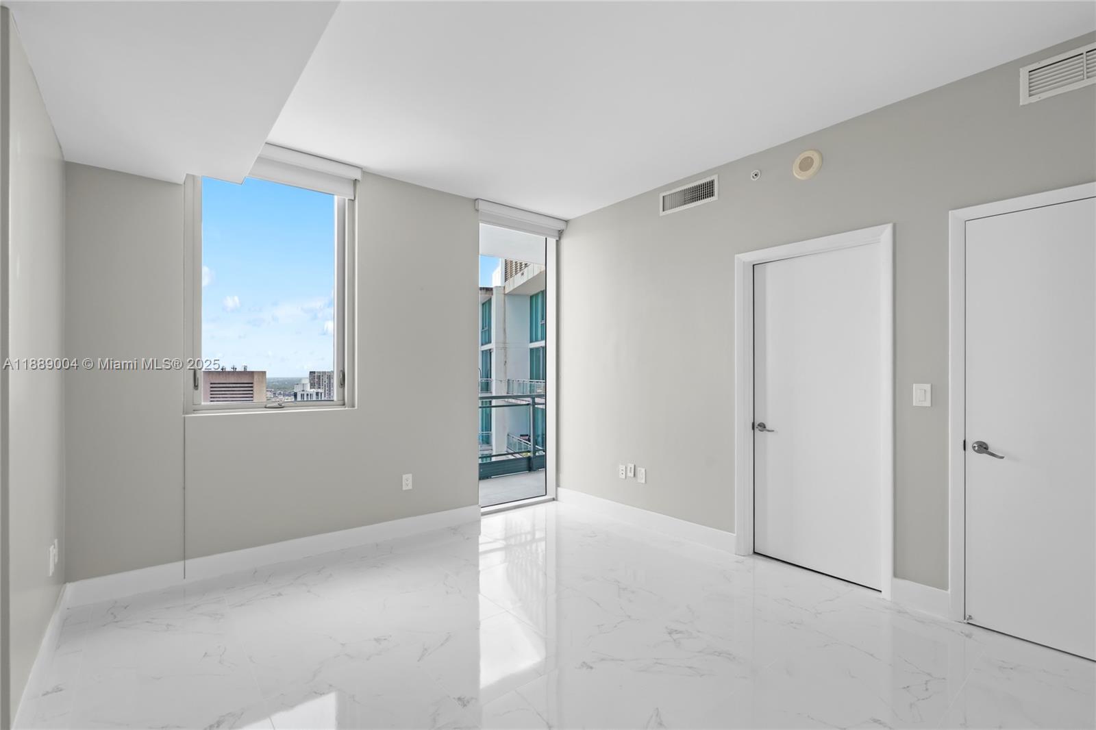 92 SW 3rd St #5206, Miami FL 33130