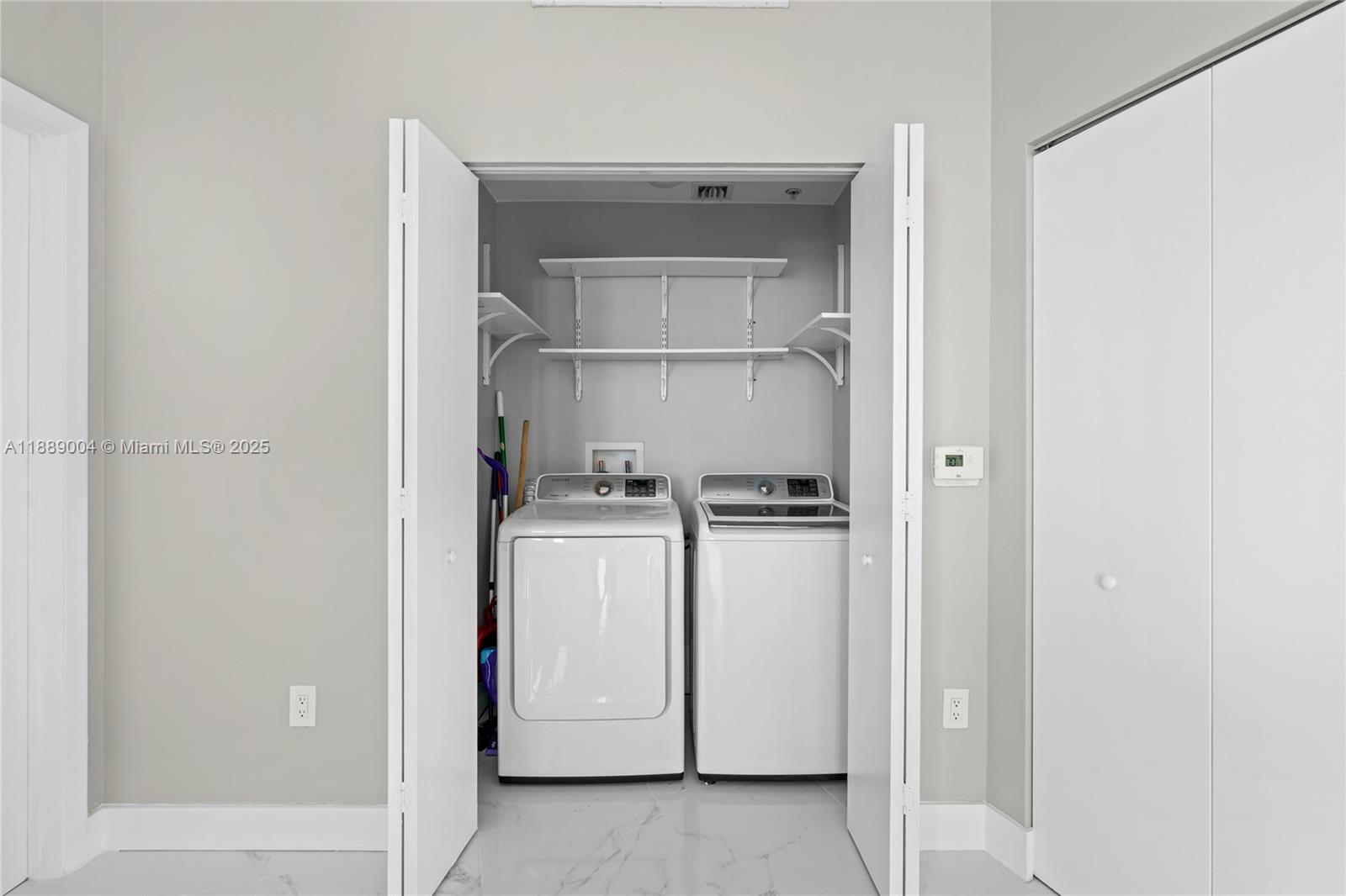 92 SW 3rd St #5206, Miami FL 33130