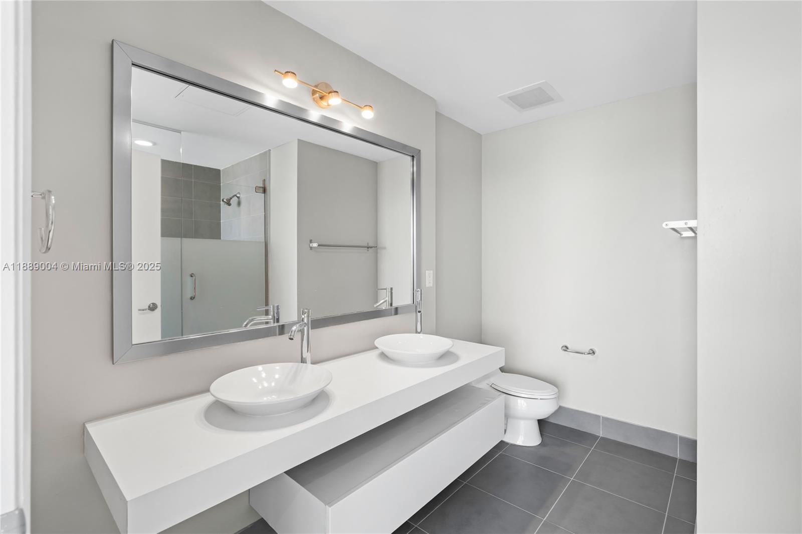 92 SW 3rd St #5206, Miami FL 33130