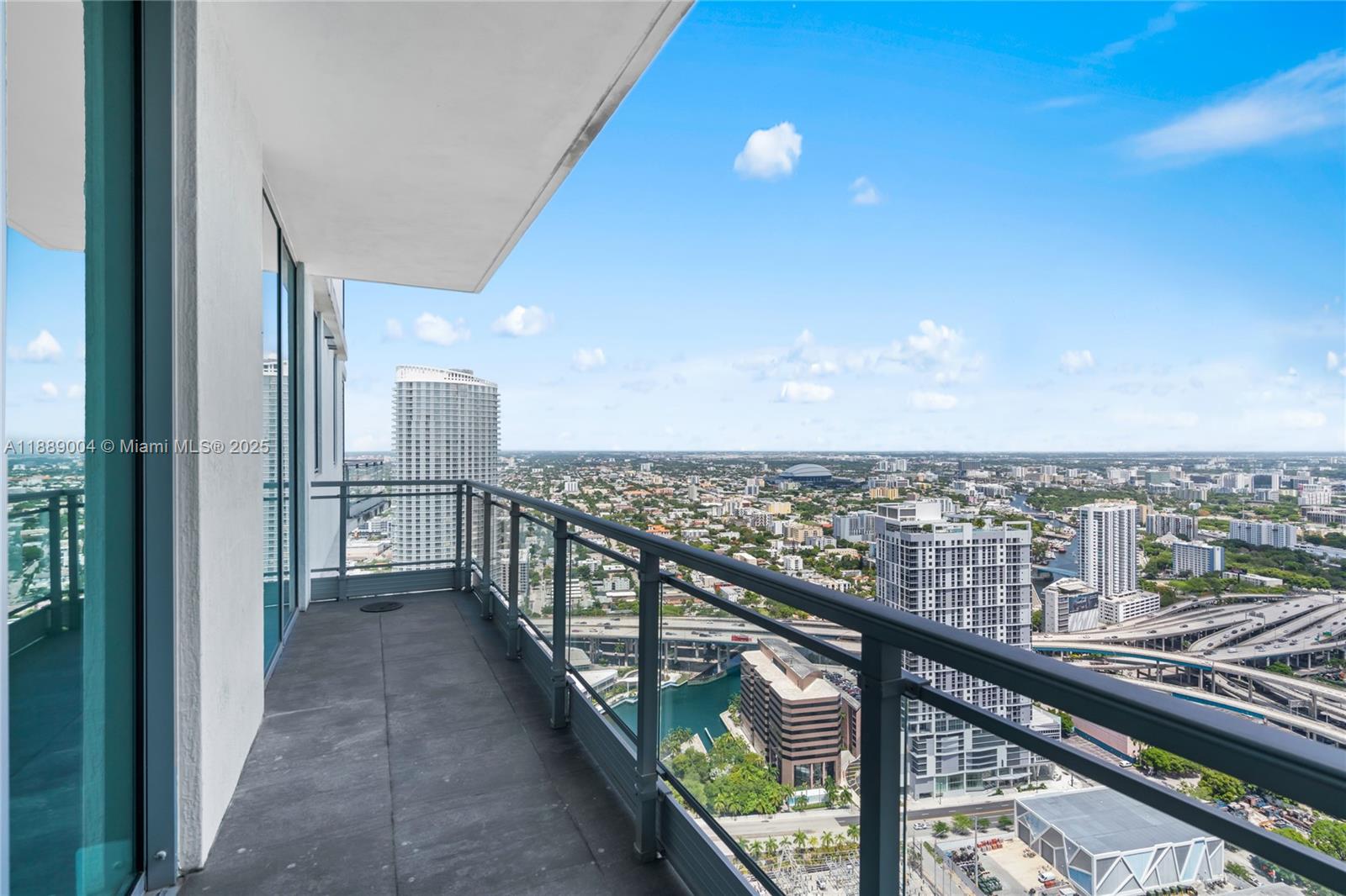 92 SW 3rd St #5206, Miami FL 33130