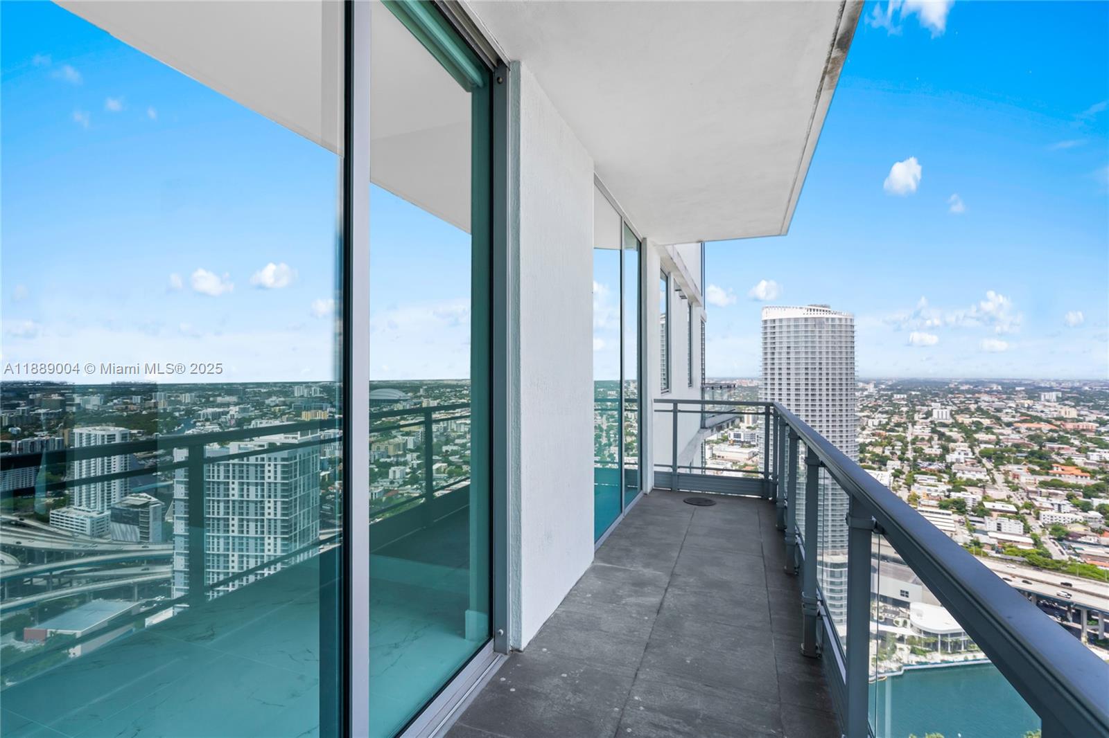 92 SW 3rd St #5206, Miami FL 33130