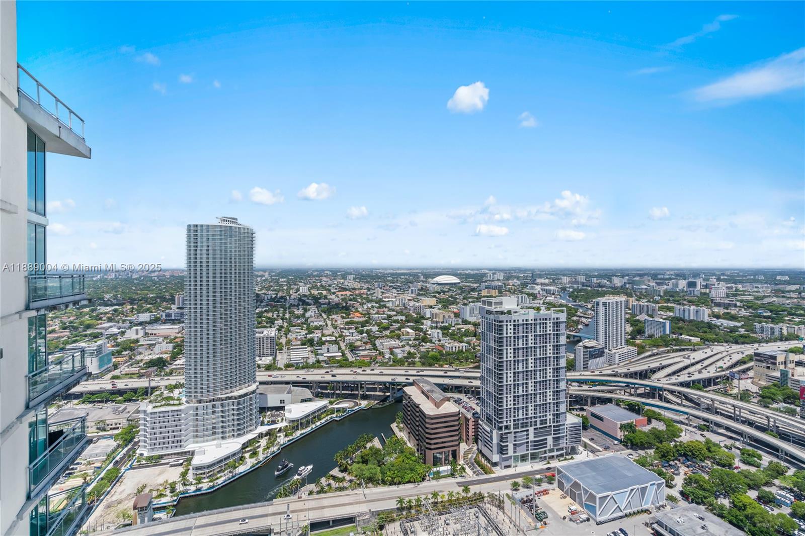 92 SW 3rd St #5206, Miami FL 33130