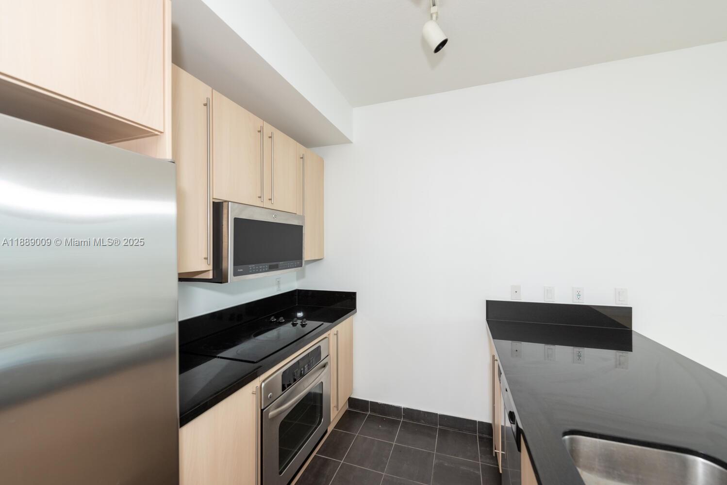 79 SW 12th St #2605-S, Miami FL 33130