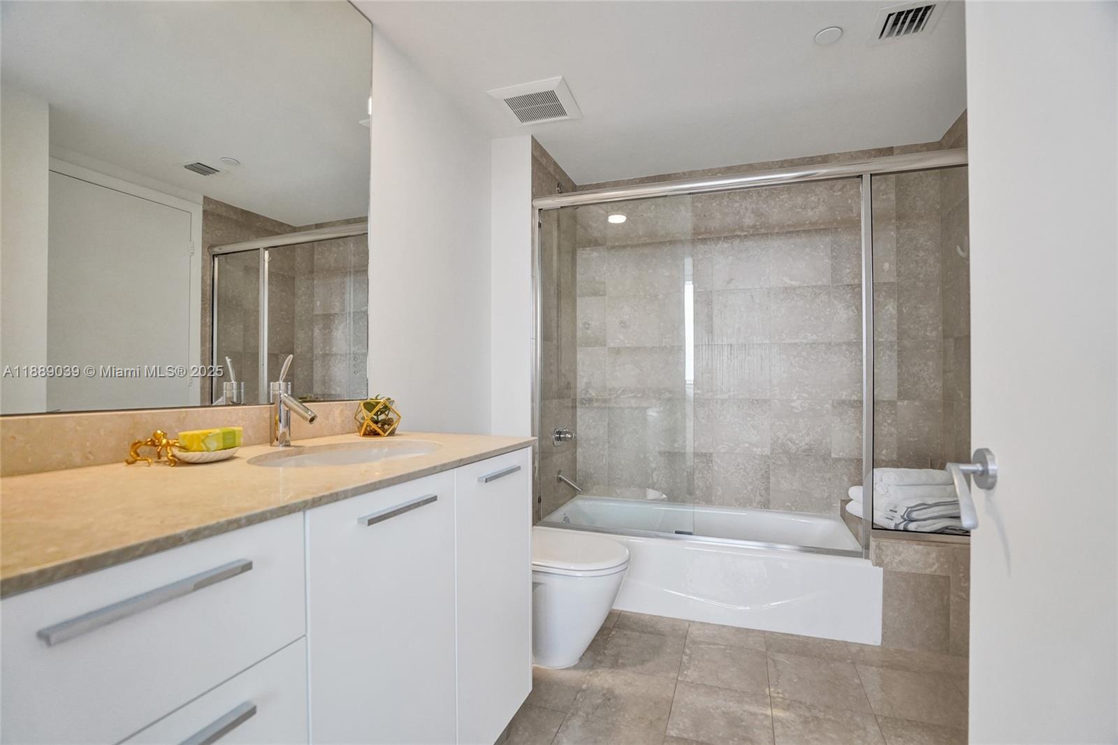 400 Alton Rd #1505, Miami Beach FL 33139