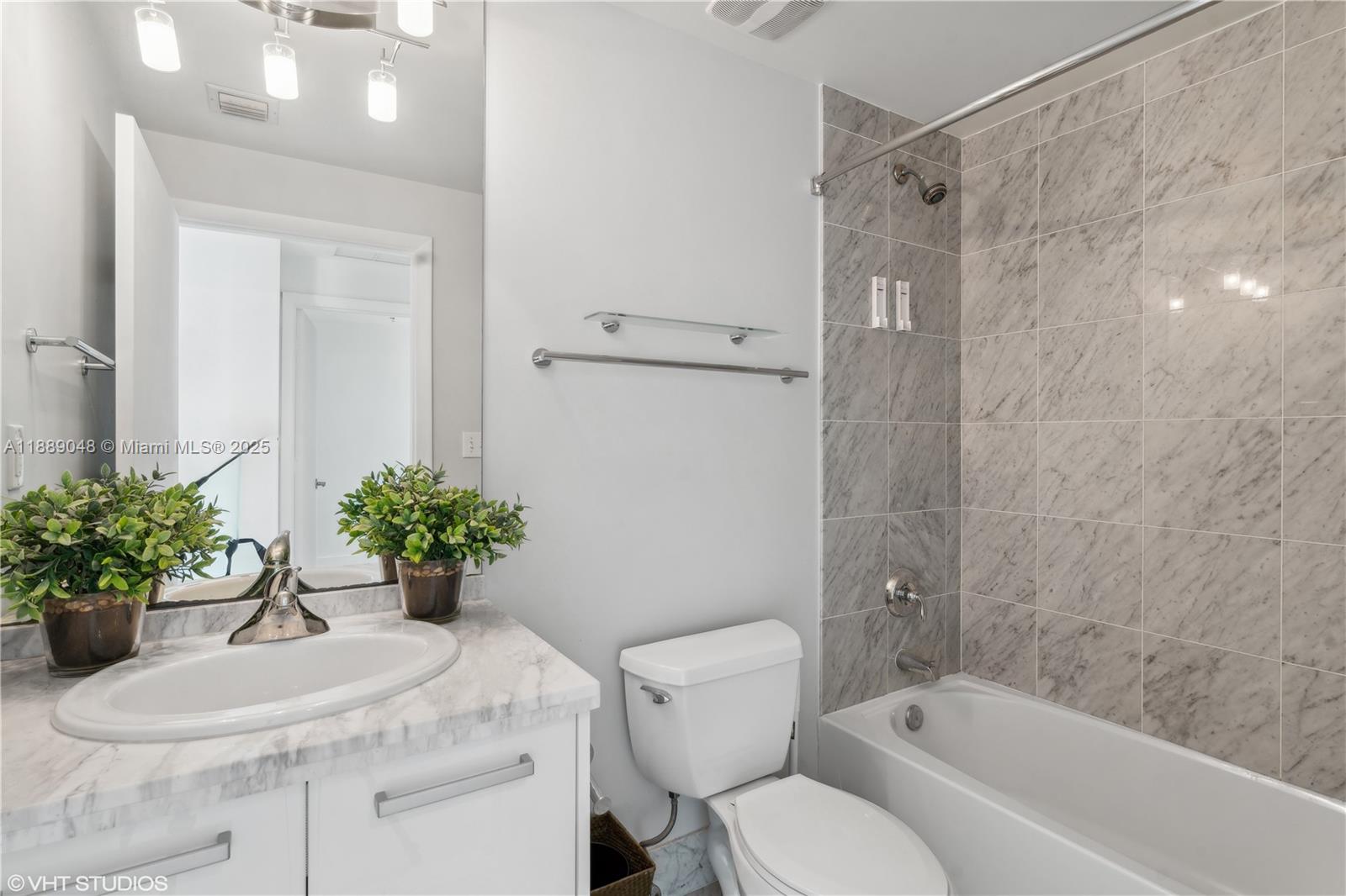 244 Biscayne Blvd #3903, Miami FL 33132