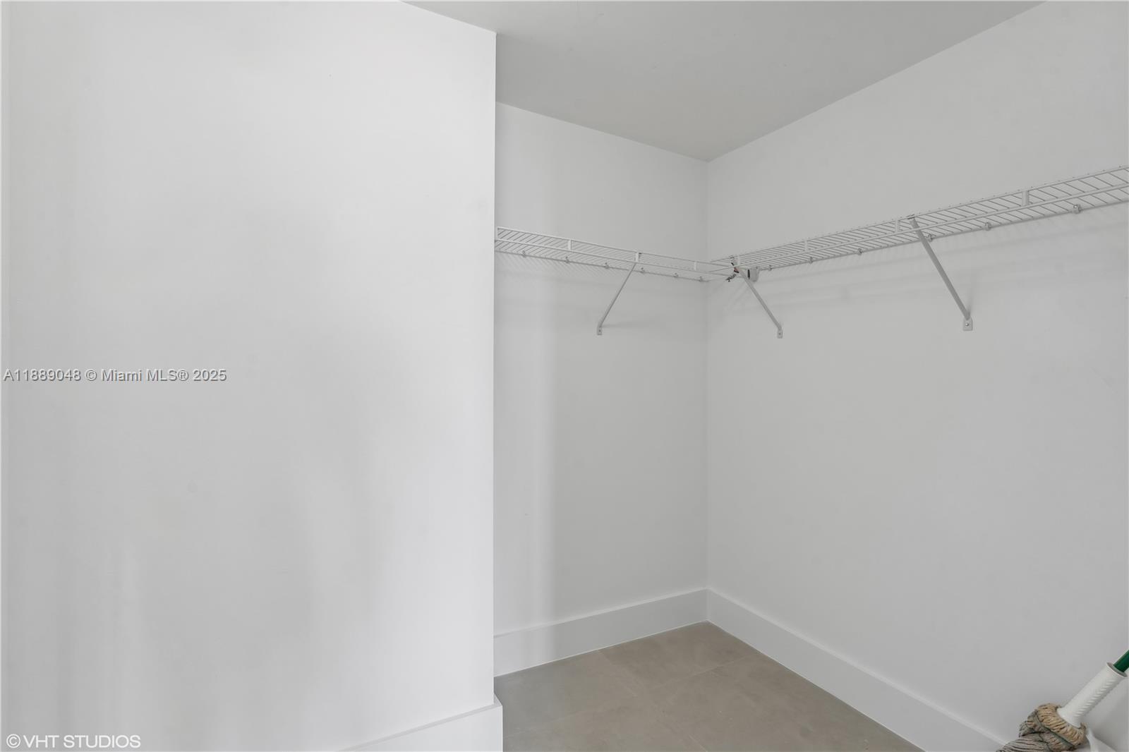 244 Biscayne Blvd #3903, Miami FL 33132